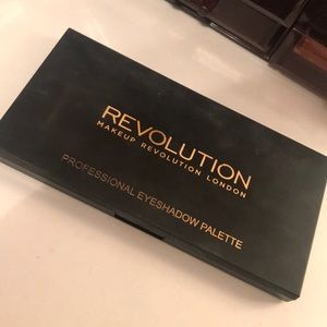 Revolution eyeshadow palette